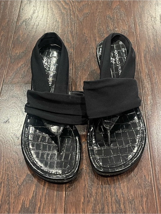 Donald J. Pliner Shoes - Donald J. Pliner Black Croc-Embossed Thong Sandals with Stretch Upper